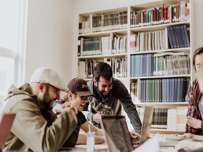 Empowering Teens: The Advantages of Mobile Data in the Digital Age 